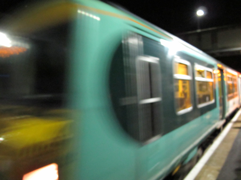 Train to London Bridge Arrives at Kingswood. Flickr