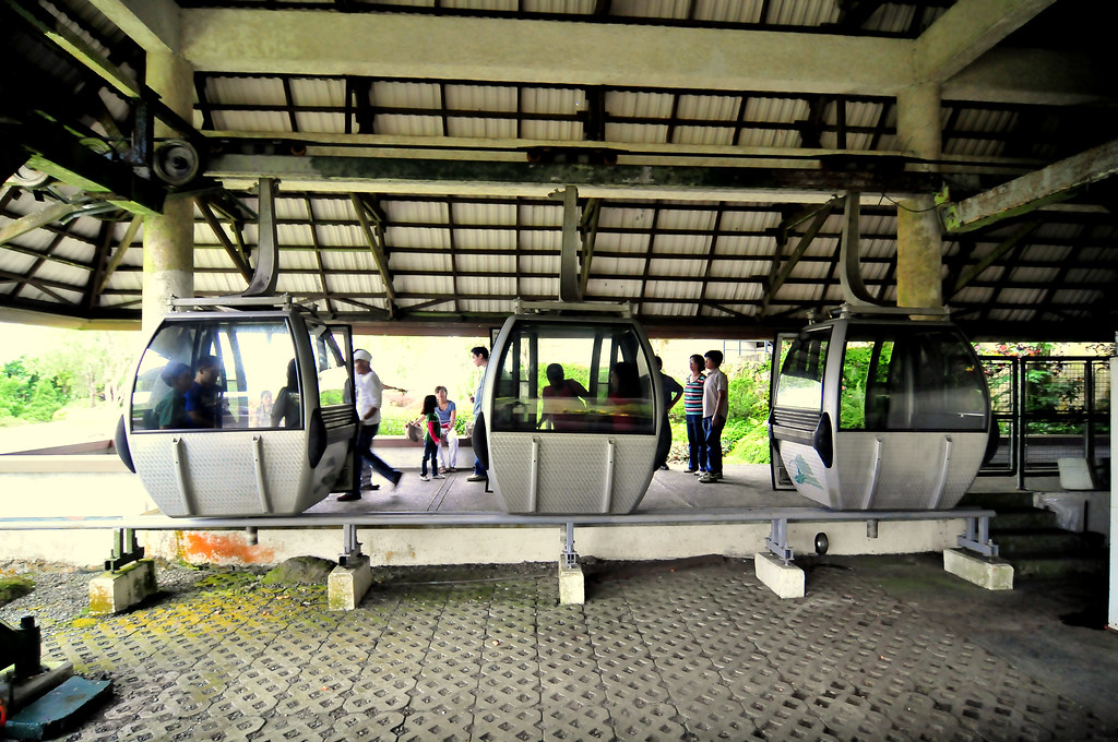 Cable Car Tagaytay Highlands Hop in! Ready to go! At the… Flickr
