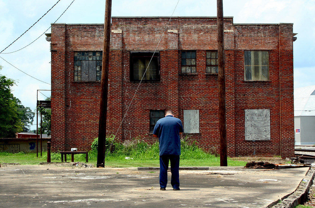 bruce shoots building Tupelo, Mississippi July 29, 2009 co… Flickr