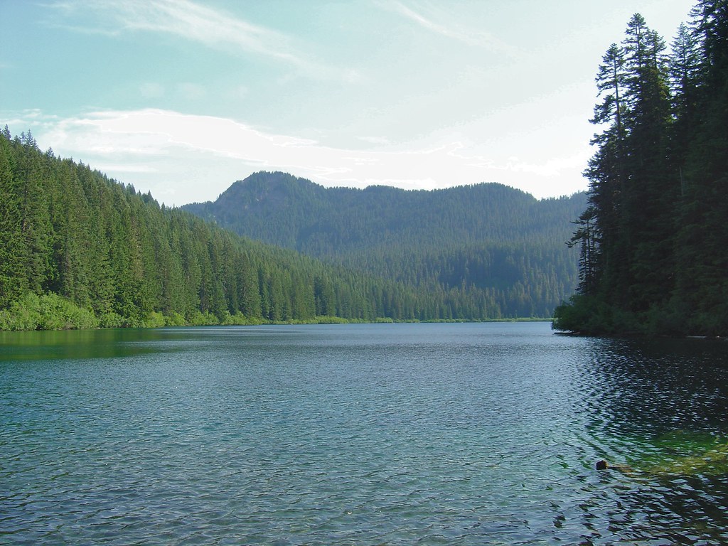 Blue Lake Blue Lake at about 4,000 feet elevation. Cowlitz… Flickr
