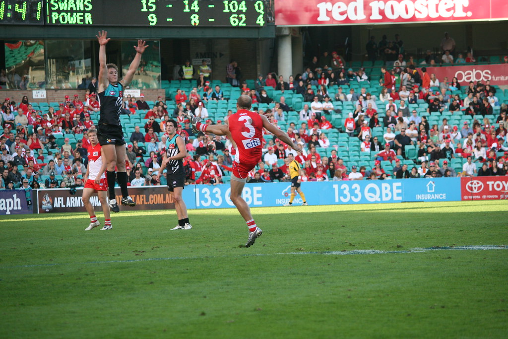 McVeigh kicks a goal in the 4th Steve Baty Flickr