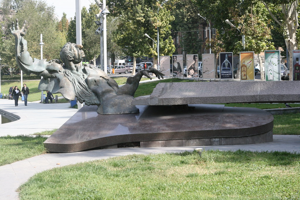 Statue of Composer Arno Babajanyan (or Babajanian), Yereva… Flickr