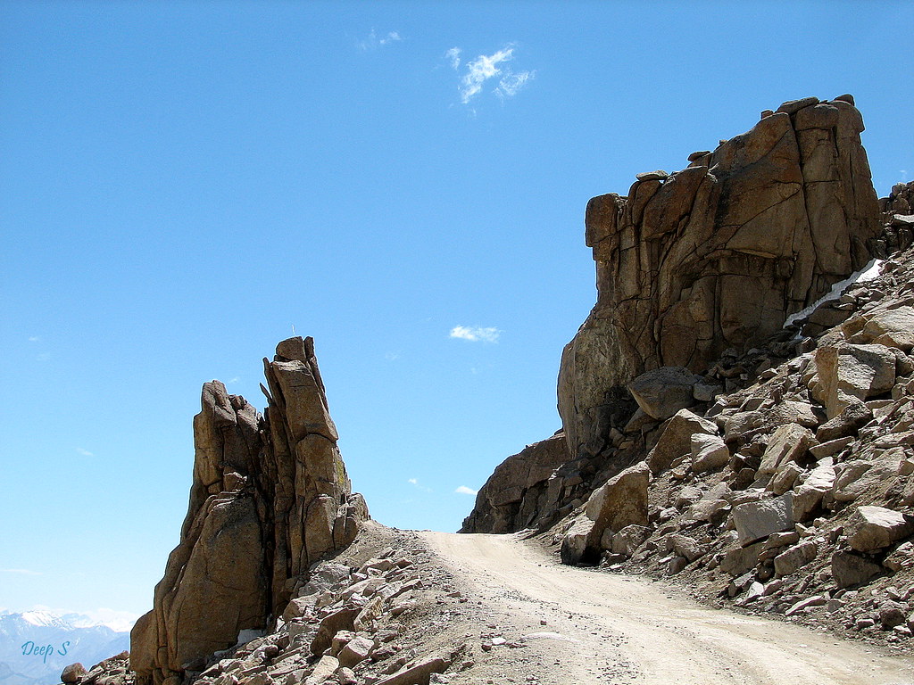India Gate (Road to Khardungla pass) This Structure comes … Flickr