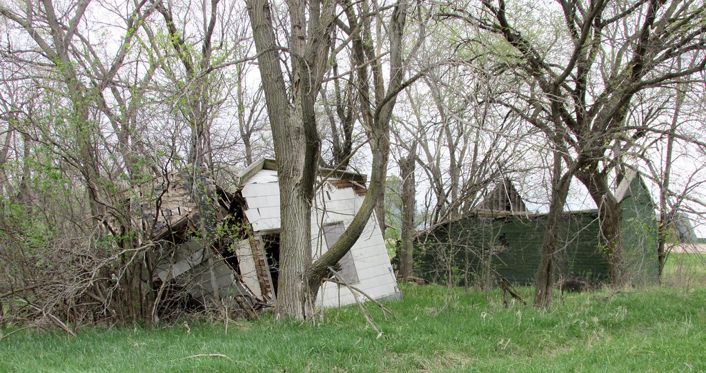 Abandoned Houses Monowi, NE Monowi is a ghost town in Bo… Flickr