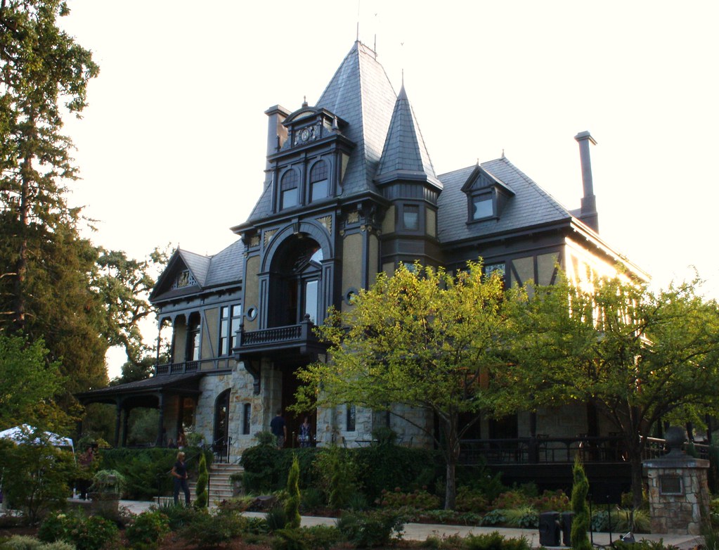 Beringer Beringer winery in Napa's valley. Luis Gosalbez Flickr