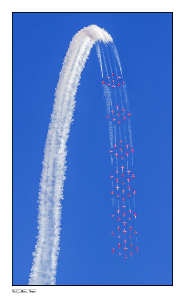 A Shower of Arrows [Explored] The Red Arrows Duxford Air… Flickr