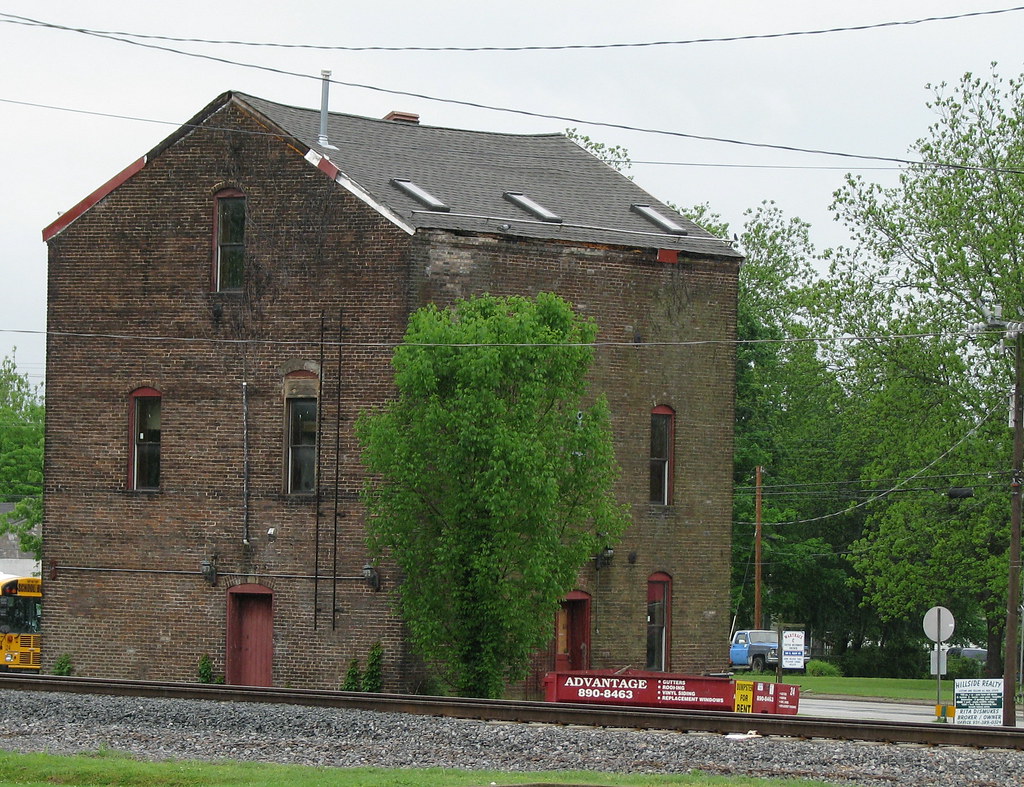 Old Trackside Mill in Wartrace, Tennessee This old mill bu… Flickr