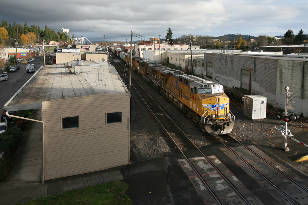 Union Pacific Train in Eugene, Oregon Union Pacific's dail… Flickr