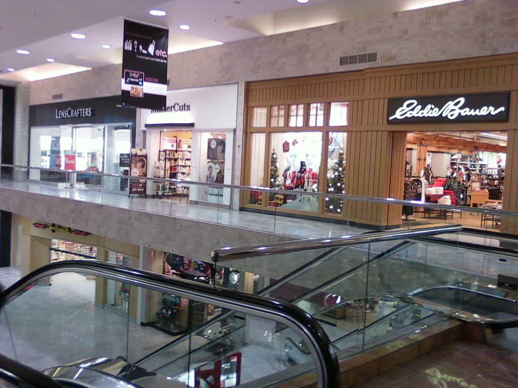 Oak View Mall Omaha, Nebraska Shown here are Hallmark, S… Flickr