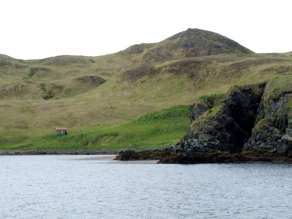 Chapel Cove Cabin Rounding the bend into Chapel Cove, we g… Flickr