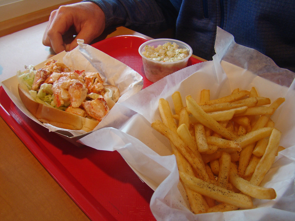lobster roll Lobster roll and french fries Harraseeket Lu… Flickr