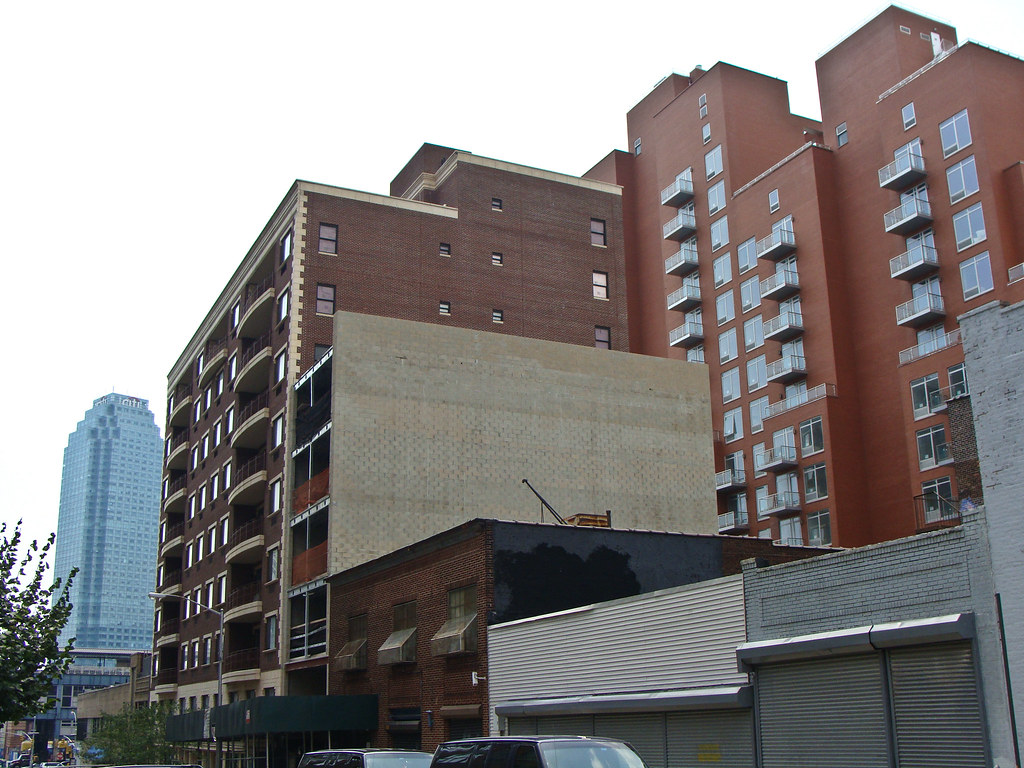 Queens Plaza Condos, Crescent Club & a smaller stalled dev… Flickr