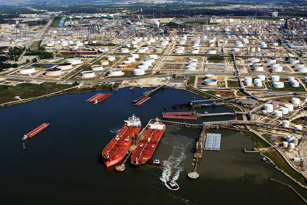 Exxon facility in Baytown, Texas On the Houston Ship Chann… Flickr