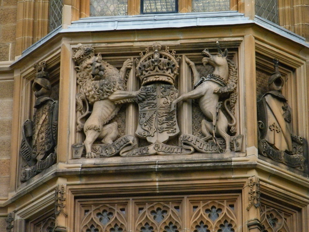 Coat of Arms Coat of arms atop the University of Sydney sa… Flickr