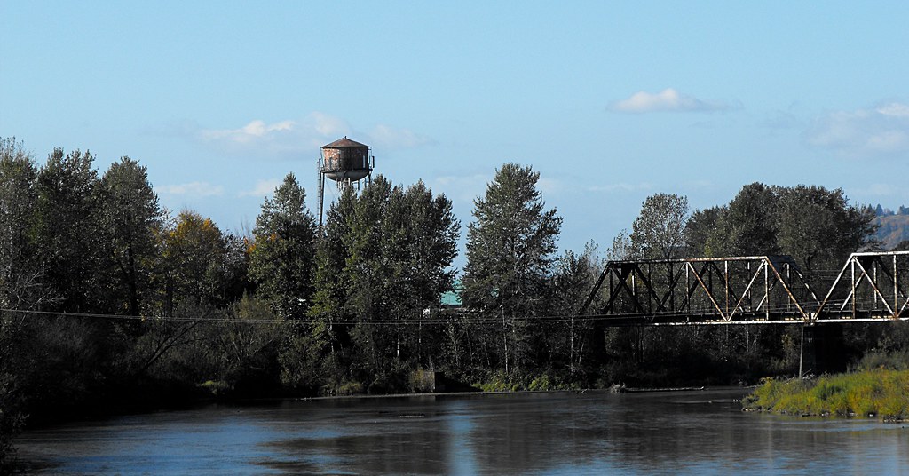 Troutdale Water Tower View off the Troutdale Bridge, downr… Flickr