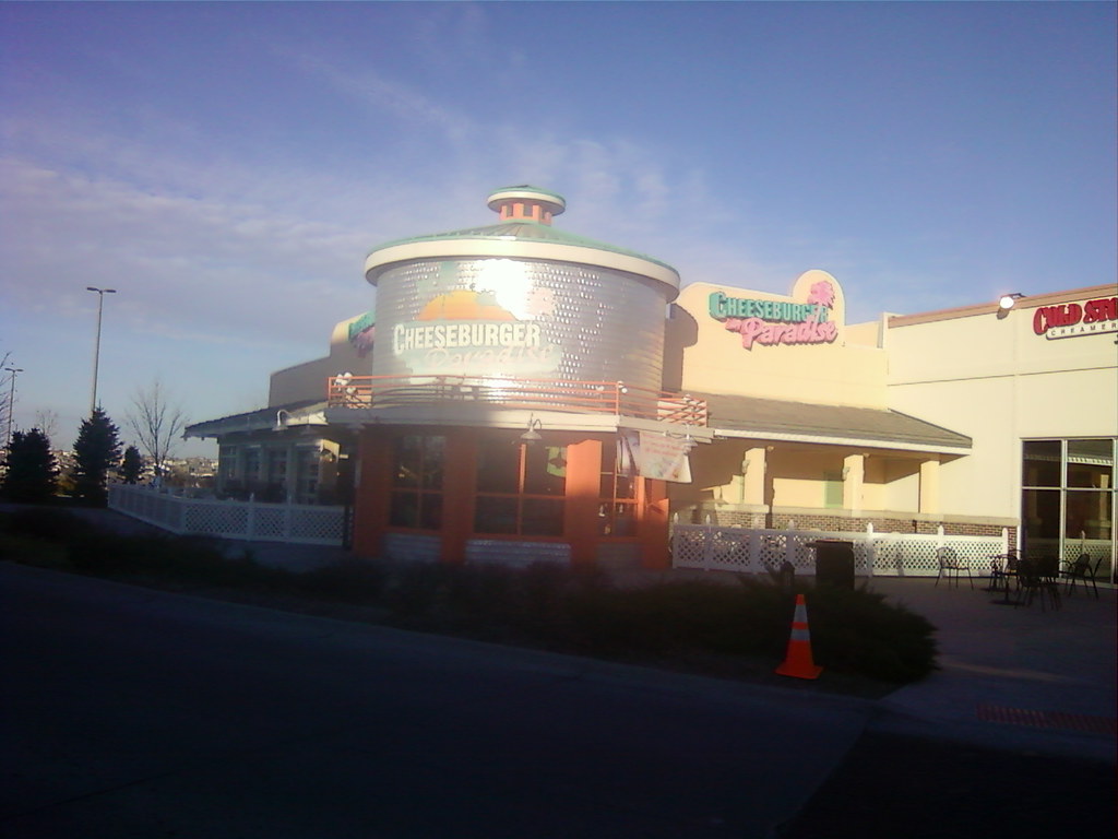 Village Pointe Omaha, Nebraska Cheeseburger in Paradis… Flickr