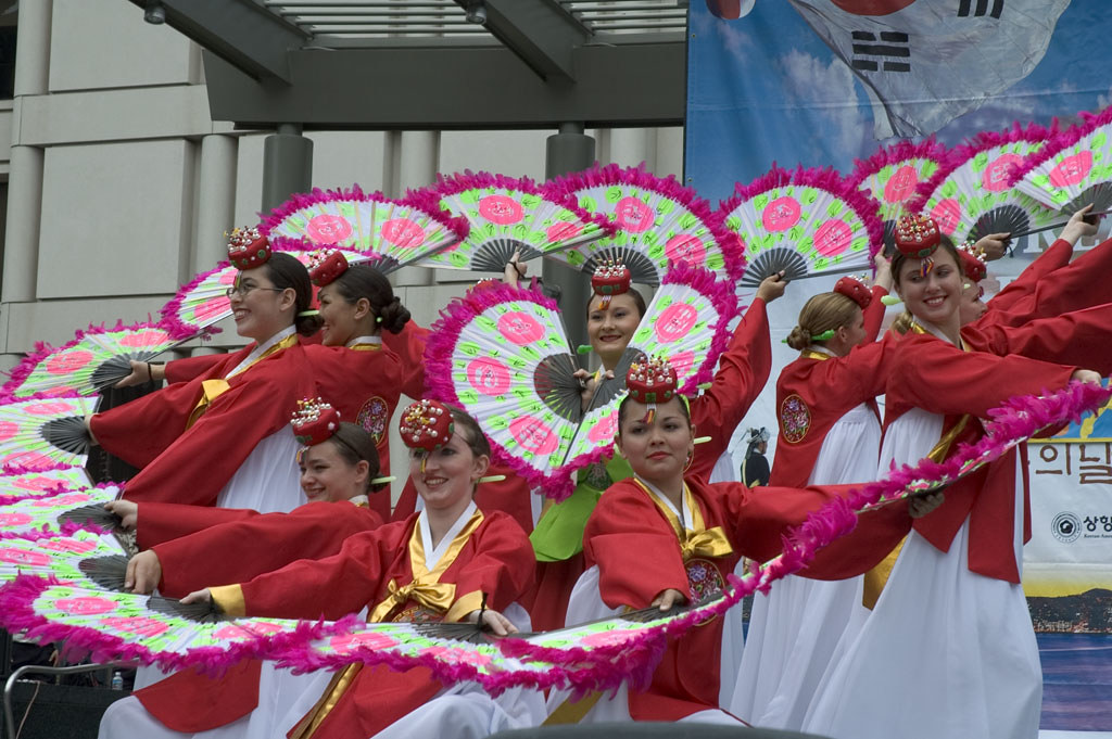 korean festival nyc 2023 union square Korean Fan Dance Korean Dance performance at Union Square davegolden Flickr
