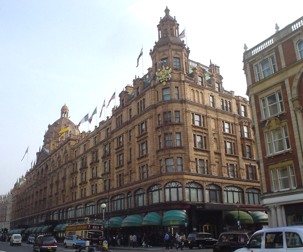 Harrods The giant department store in Knightsbridge (five … Flickr