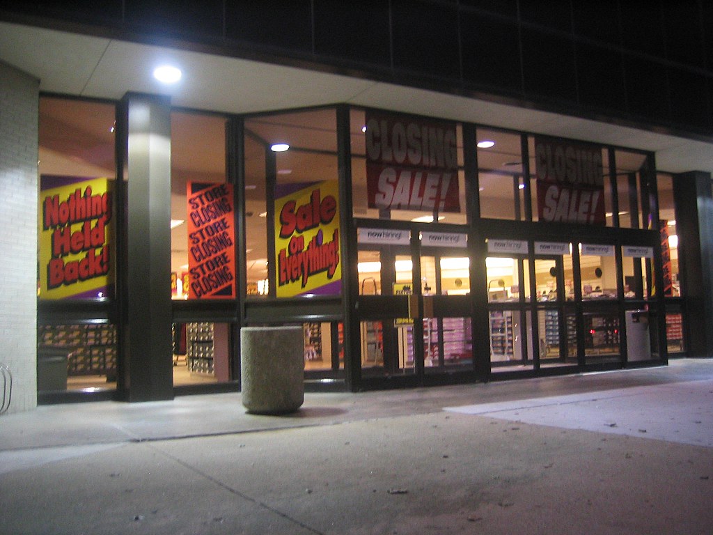 Mervyn's Store Closing signs Mervyn's storefront Closing… Flickr