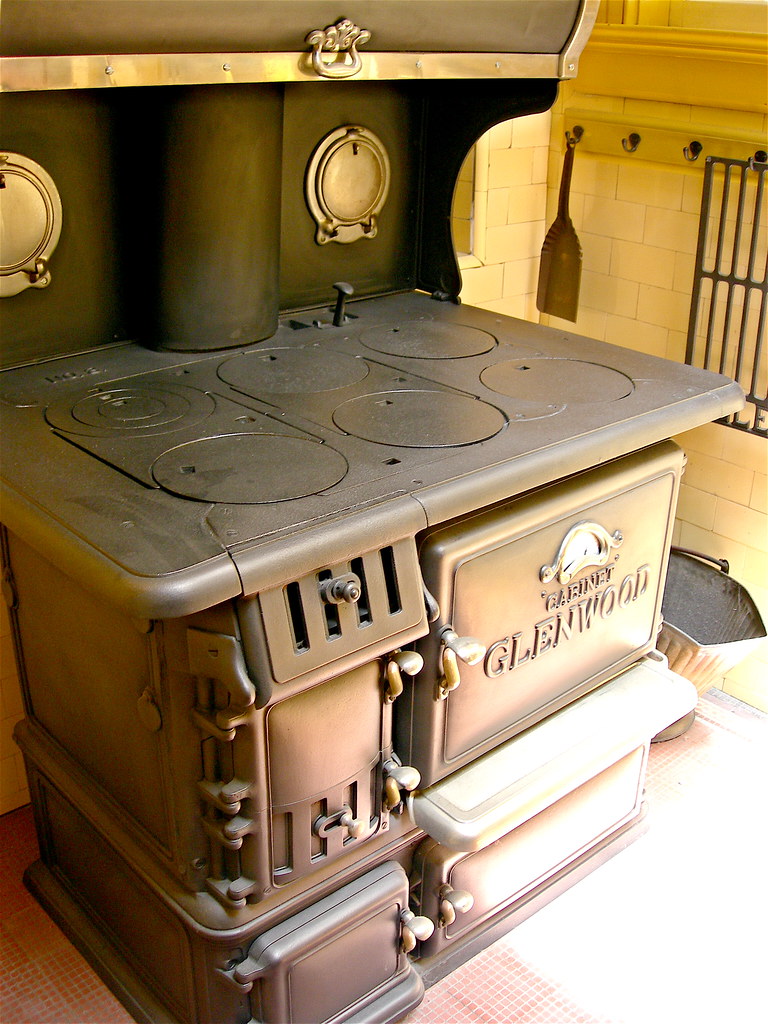 PRE '06 ANTIQUE This coal (?) burning stove is not origina… Flickr