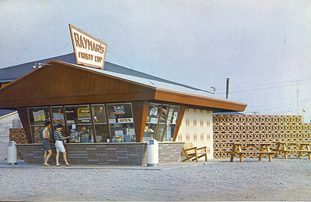 Ludington MI SUPER NICE Raymers Frosty Cup Ice Cream Store… Flickr