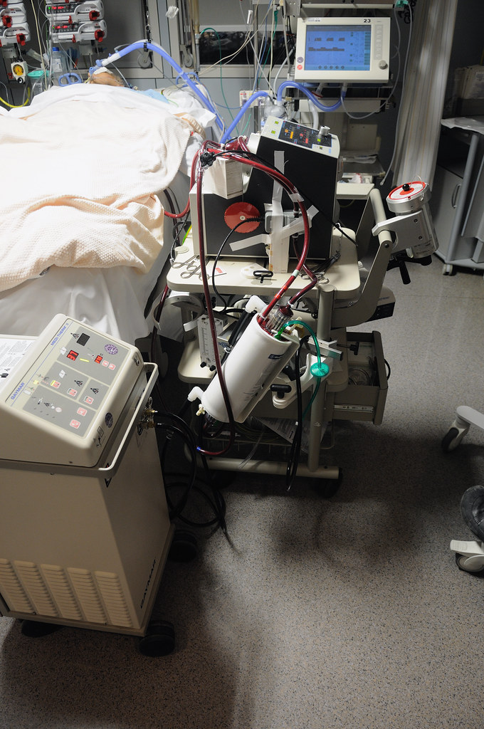 ecmo oxygenator with Centrifugal Blood Pump and water heat… Flickr
