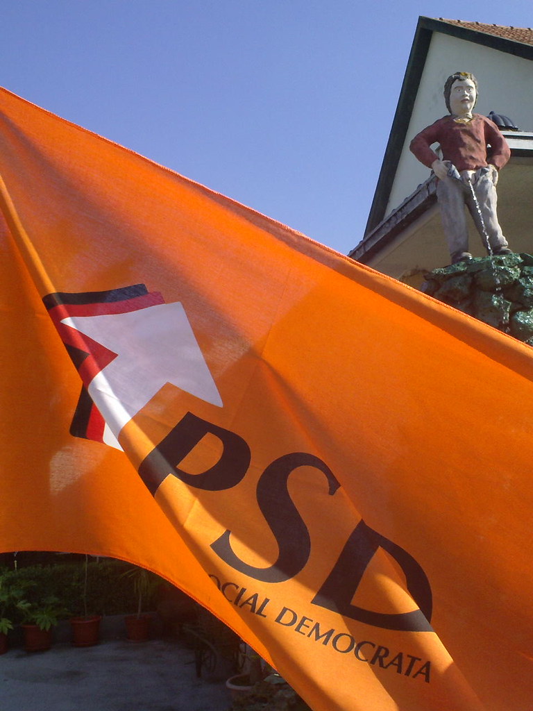 PSD A estátua... E a liberdade. Leiria, 16 Setembro. Foto … Flickr