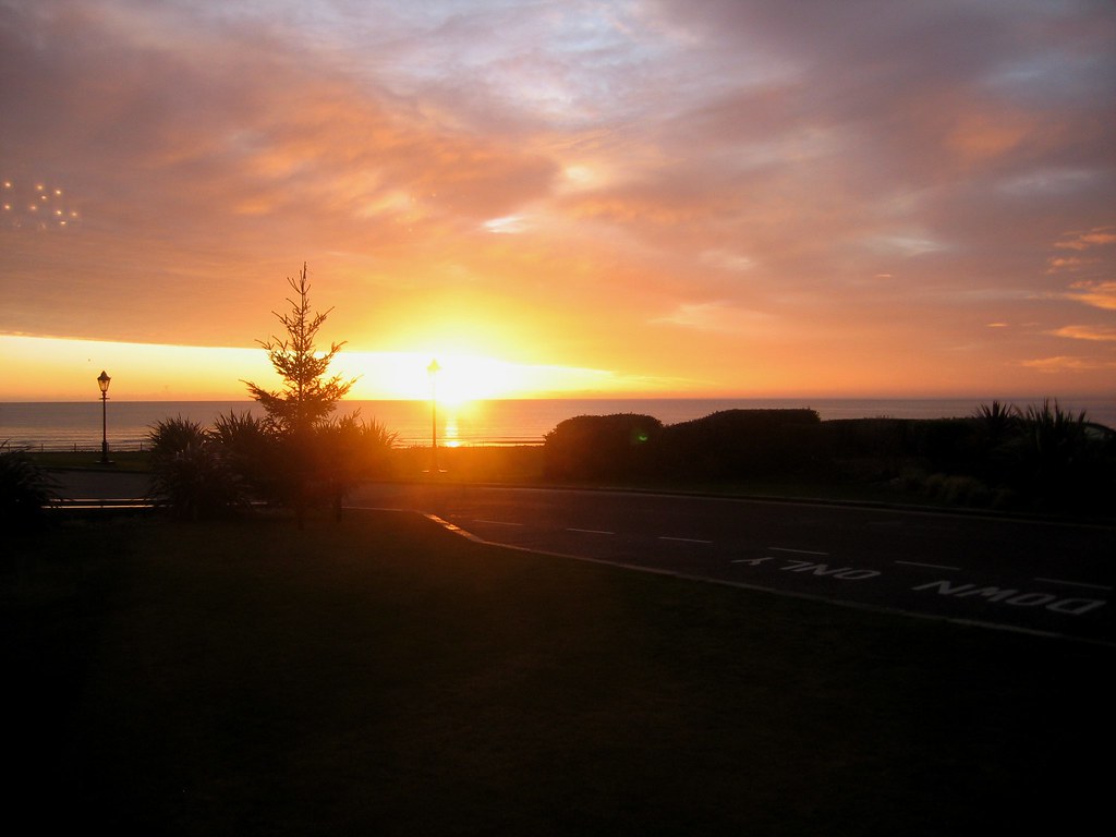 Sunrise, Newcastle, Northern Ireland www.lawrencetravelcen… Flickr