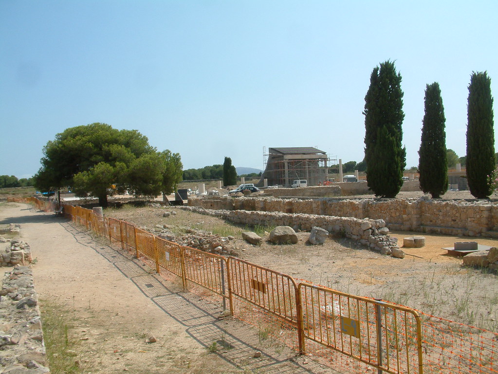 empúries_11 Roman forum KaischiB Flickr