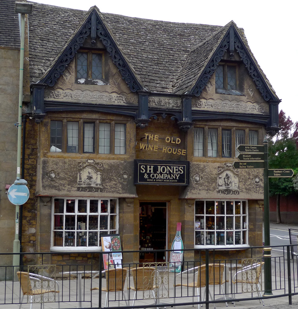 The Old Wine House, Banbury A little bit of vintage vandal… Flickr