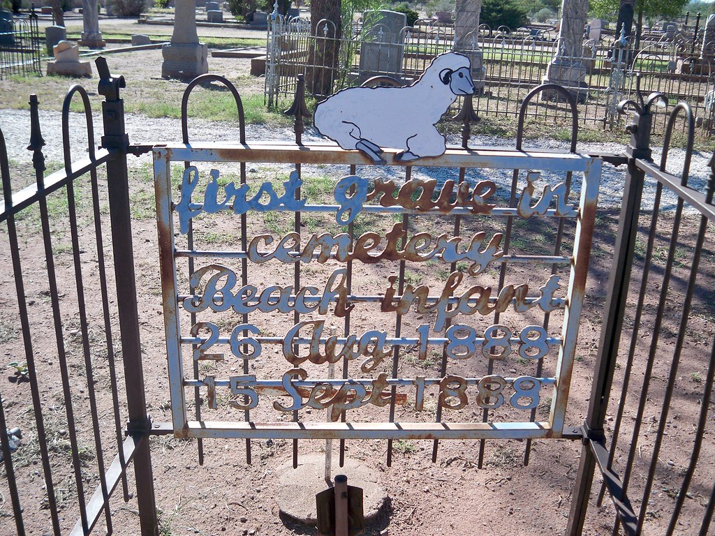Van Horn, Texas Cemetery How sad that the first grave in t… Flickr