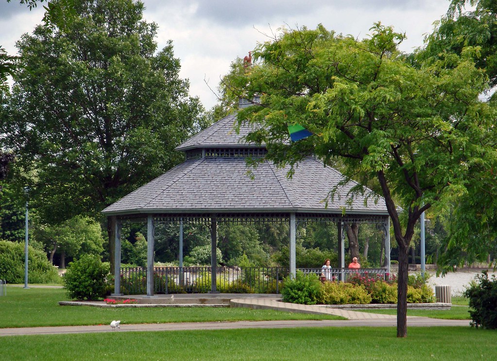 Pine Beach Park/Dorval ioana.caravan Flickr