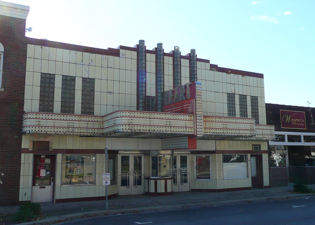 Effingham, IL Heart Theater Constructed in 1941 in the art… Flickr