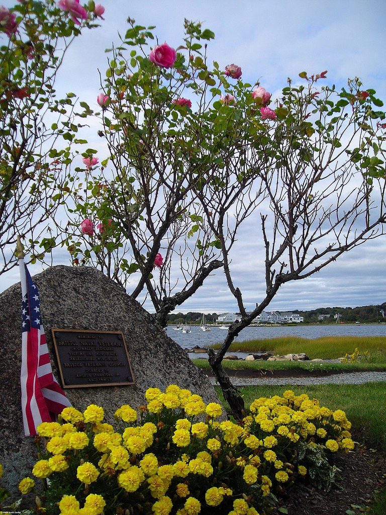 DSCN4211800 Memorial to Bristol Navy Veterans Bristol, RI… S400