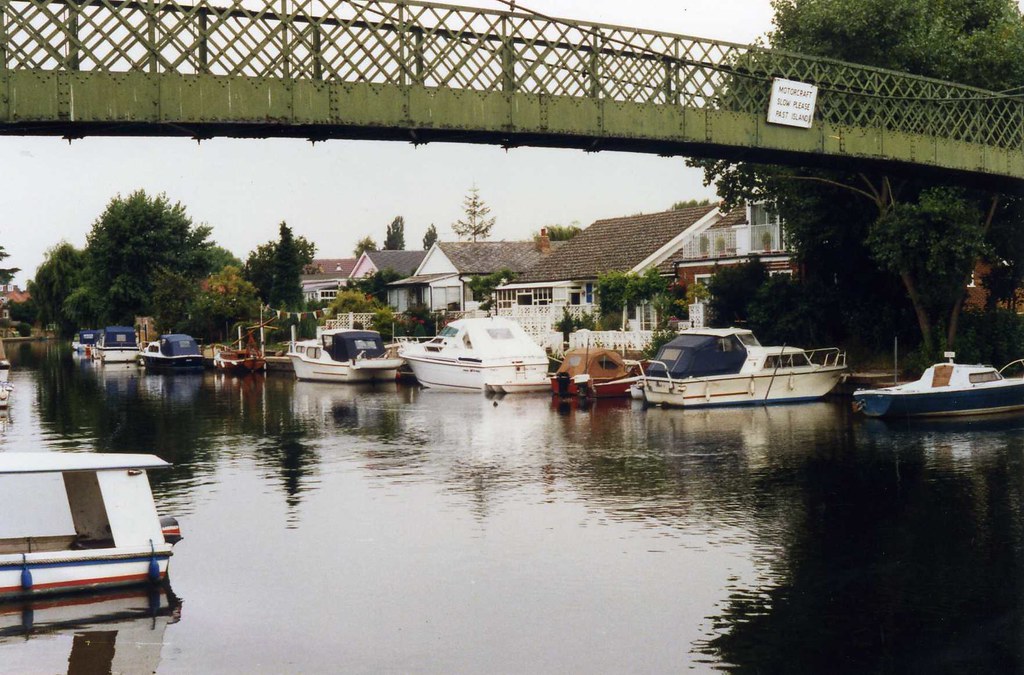 The Island , Thames Ditton 1989 50 heavily modernised bung… Flickr