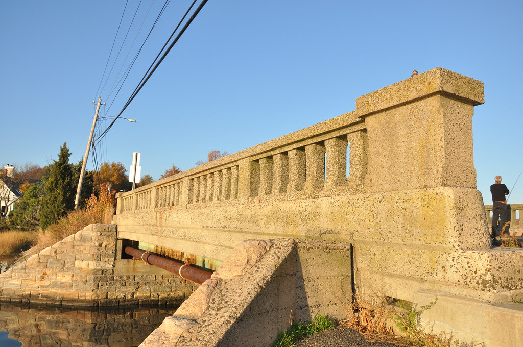 Bell Island Rowayton CT Hickory Bluff Bridge; it's high ti… Flickr