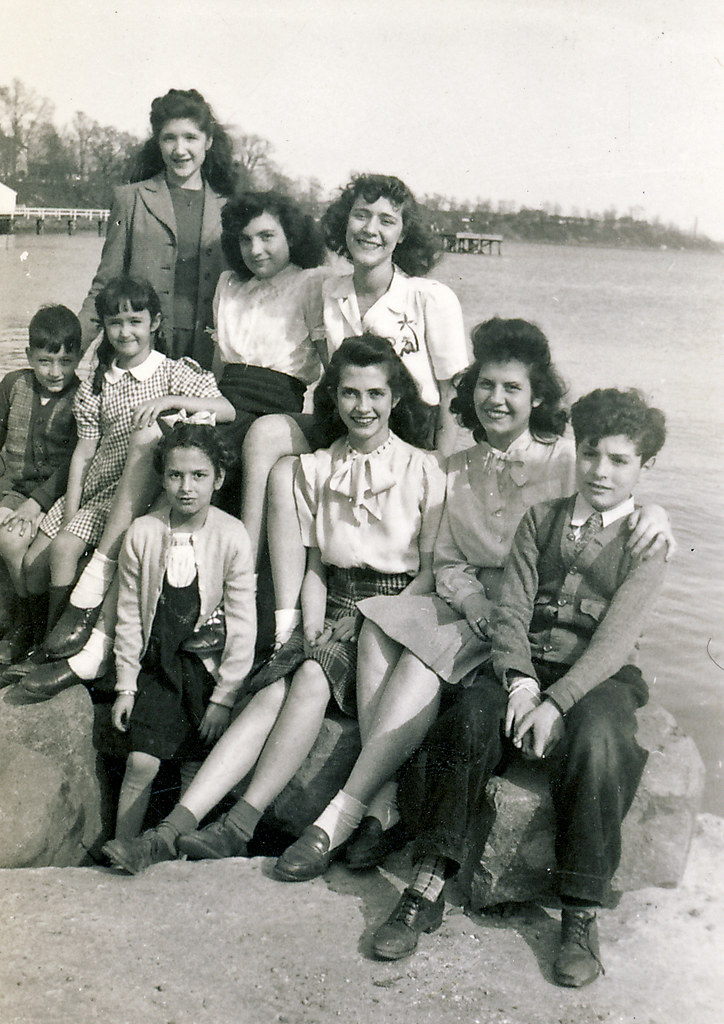 Vintage kids, Bronx, N.Y. 3 april 1945 My mother, Clara, s… Flickr
