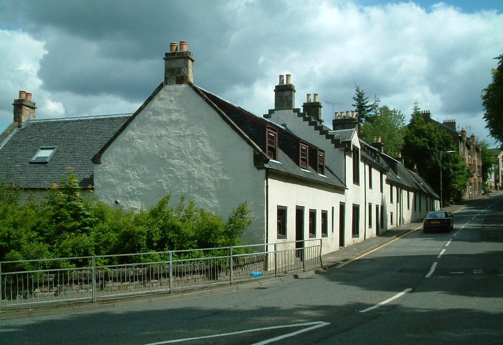 Kirkintilloch Cross Brae These renovated buildings are par… Flickr