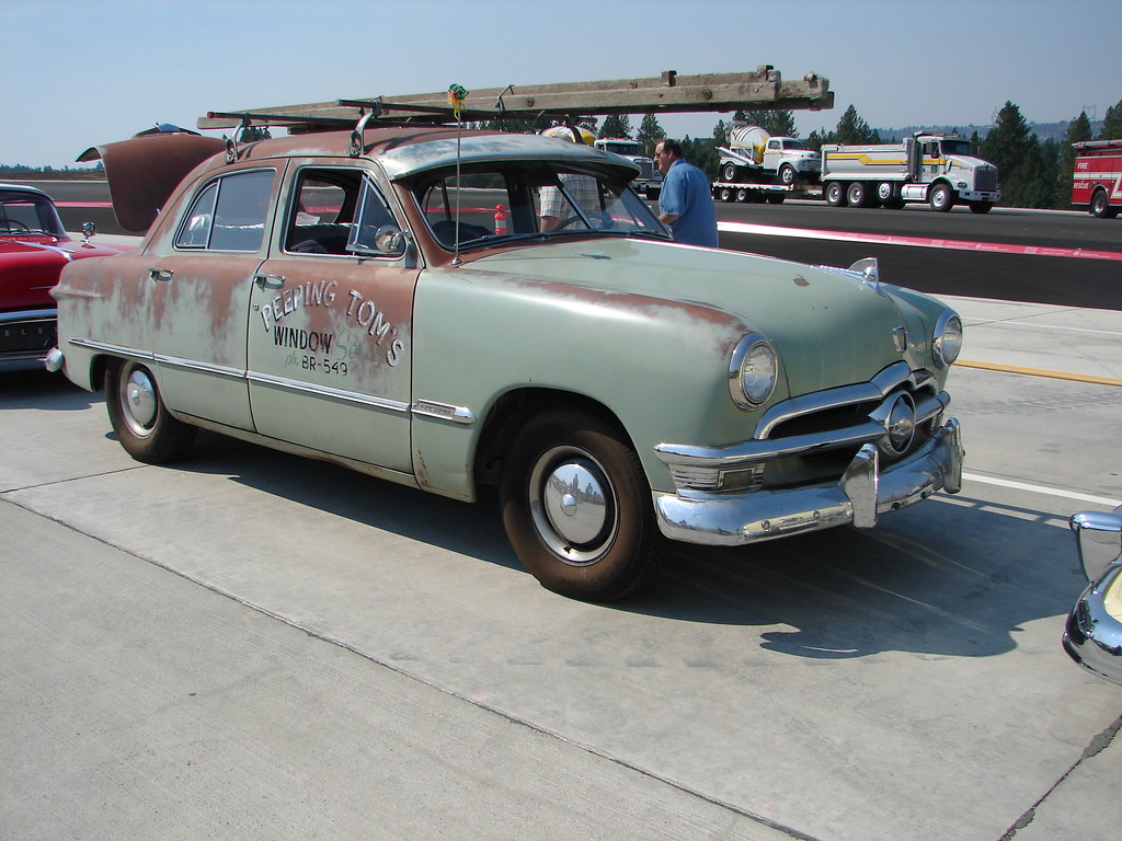 Parade Participant Dukes Auto Club of Spokane classic cars