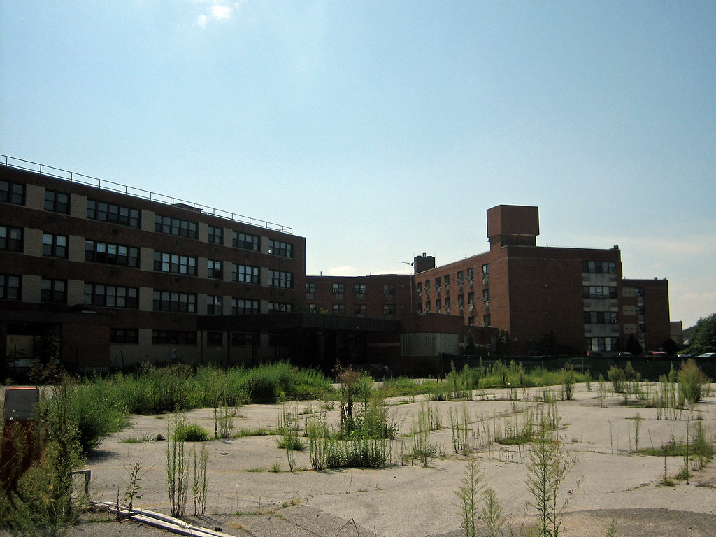 Hempstead General Hospital, NY The closed Hempstead Genera… Flickr