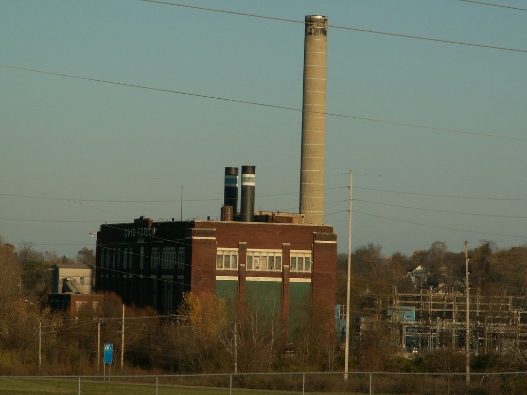 Ohio Edison It's really hard to get a good shot of this gr… Flickr