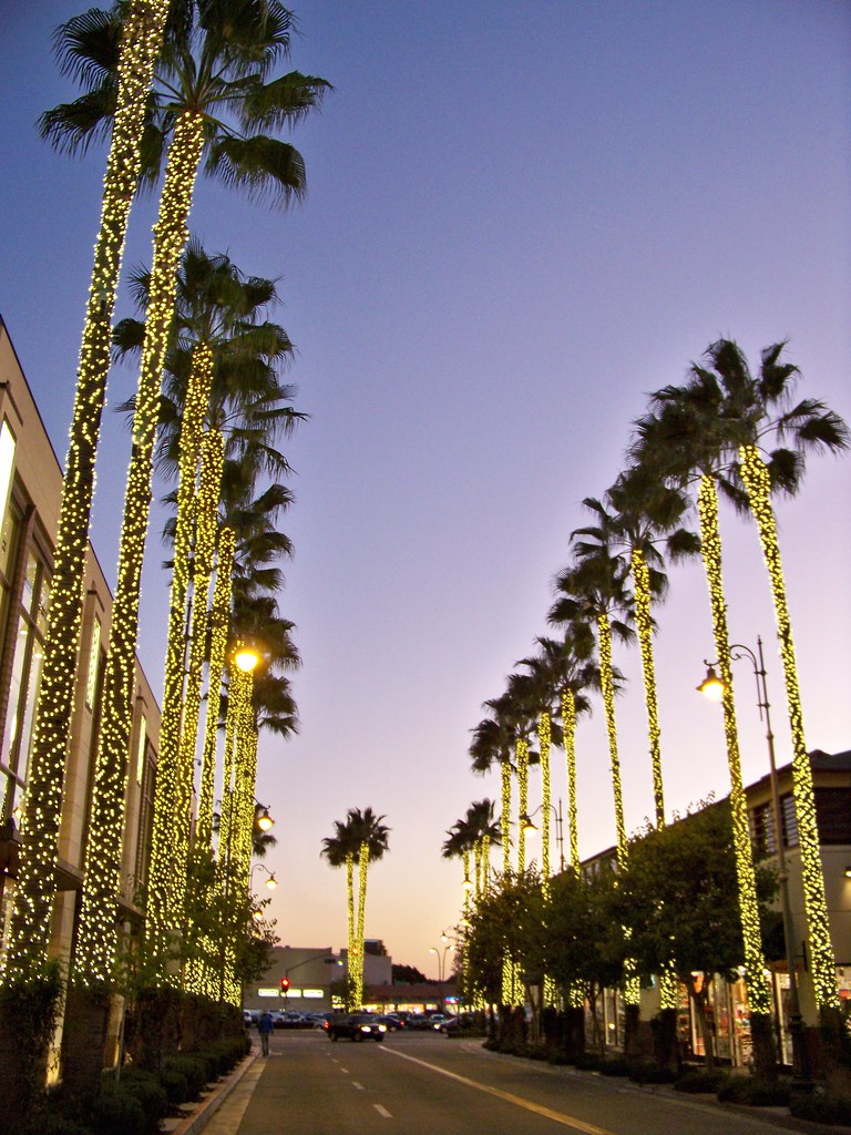 Holiday palm trees at the Grove/Farmers Market Loren Javier Flickr