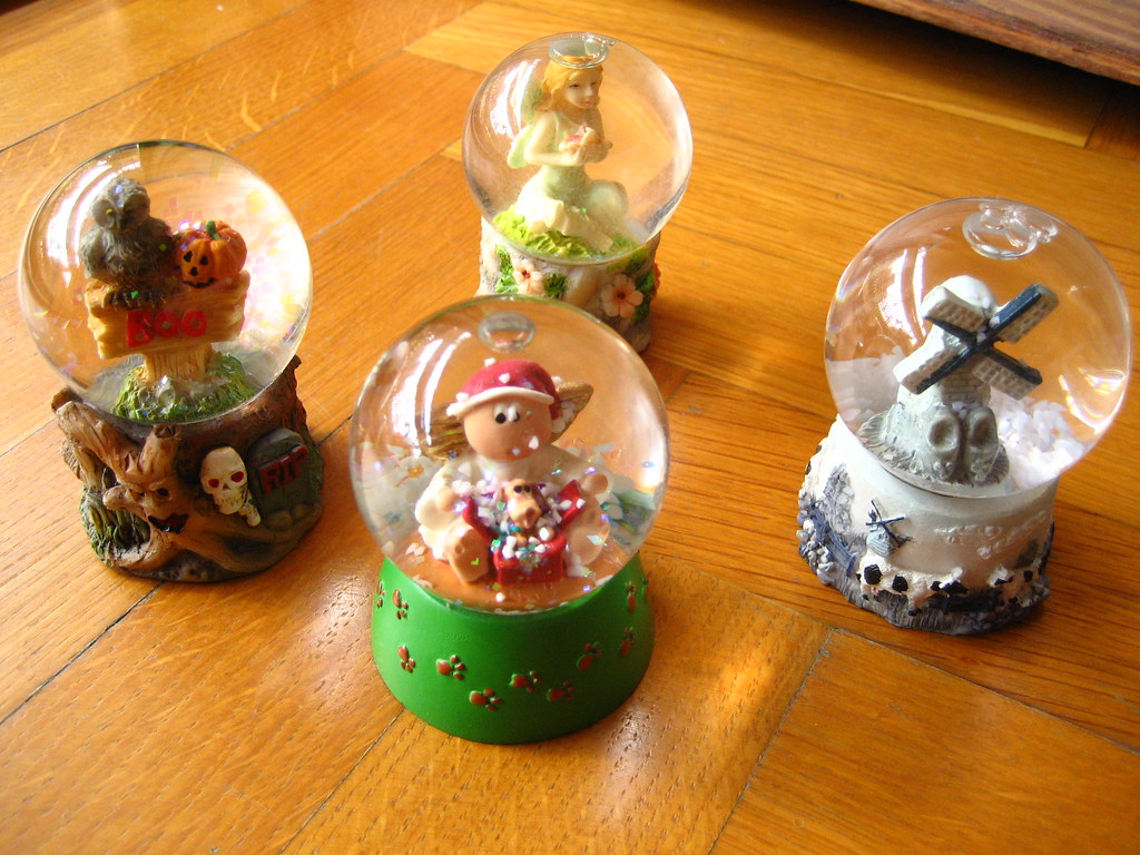 snow globes Day eighty nine of my 2007 photo journal sunshinecity