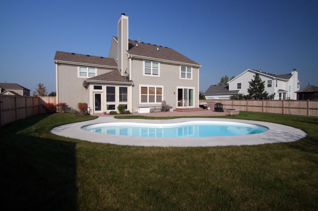 A beautiful in ground pool in Geneva, IL This in ground fi… Flickr