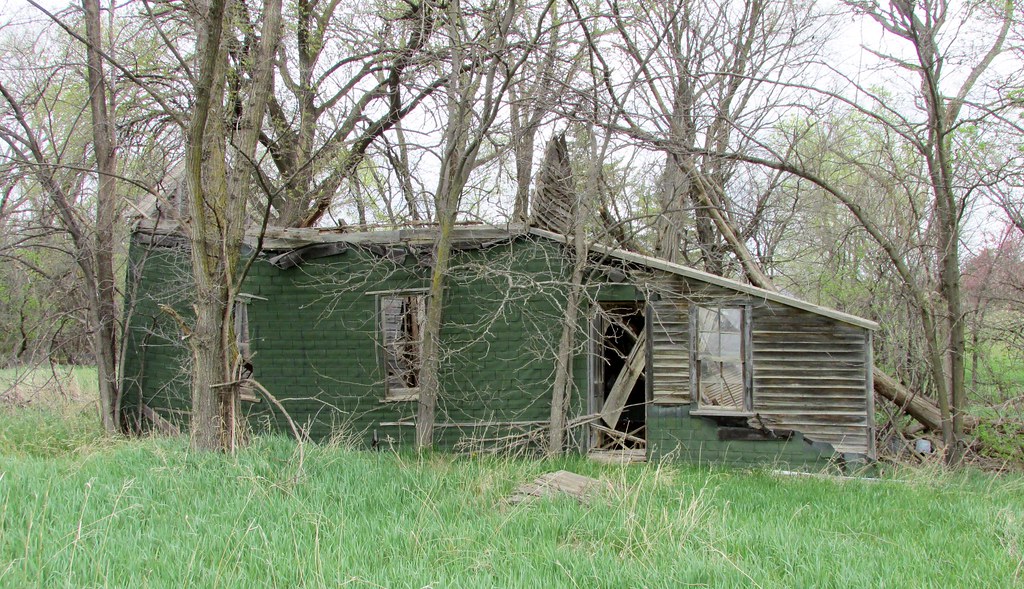 Abandoned Houses Monowi, NE Monowi is a ghost town in Bo… Flickr