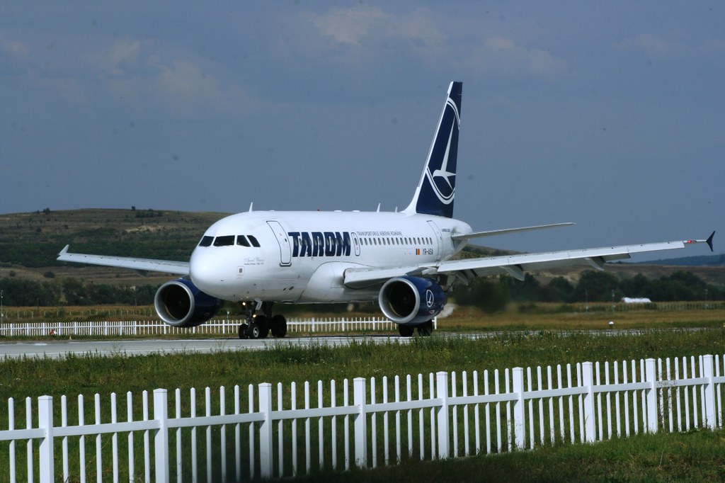 TAROM 318100 YRASA(cn2931) ClujNapoca airport.12 Se… Flickr