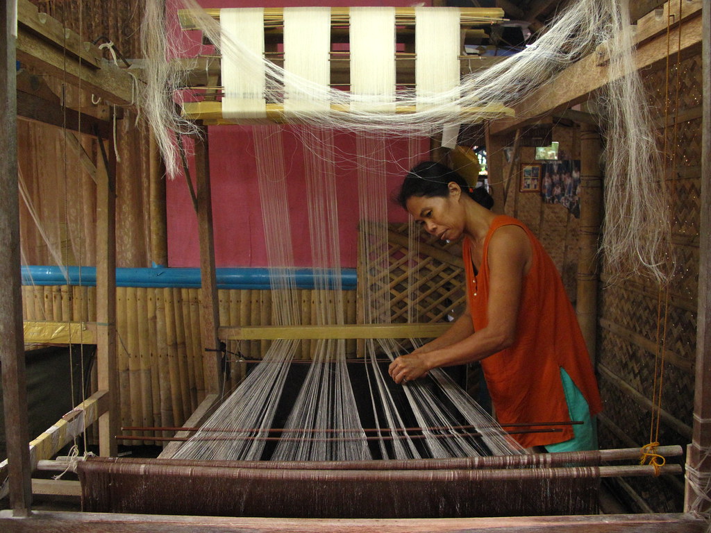 Piña (Pineapple Fiber) Cloth Weaving Kalibo, Aklan is the … Flickr