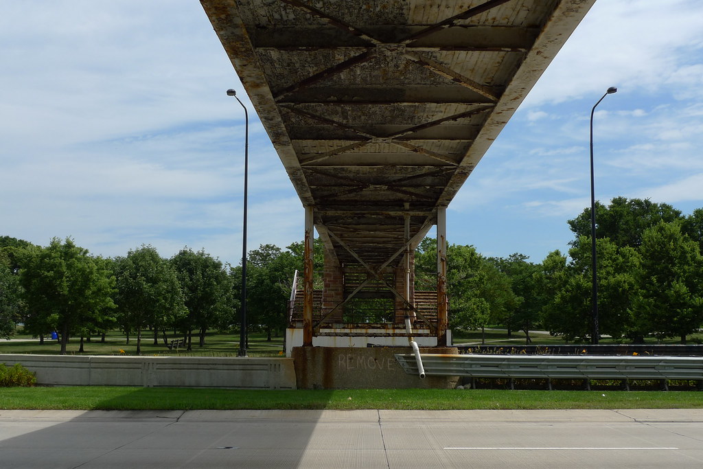 "remove" 35th Street PedBridge over Lake Shore Drive www.… Flickr