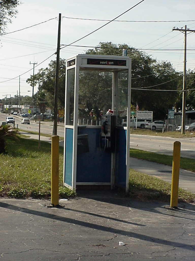 Last Phone Booth in Tampa? now gone (Nov 2004 photo) Flickr