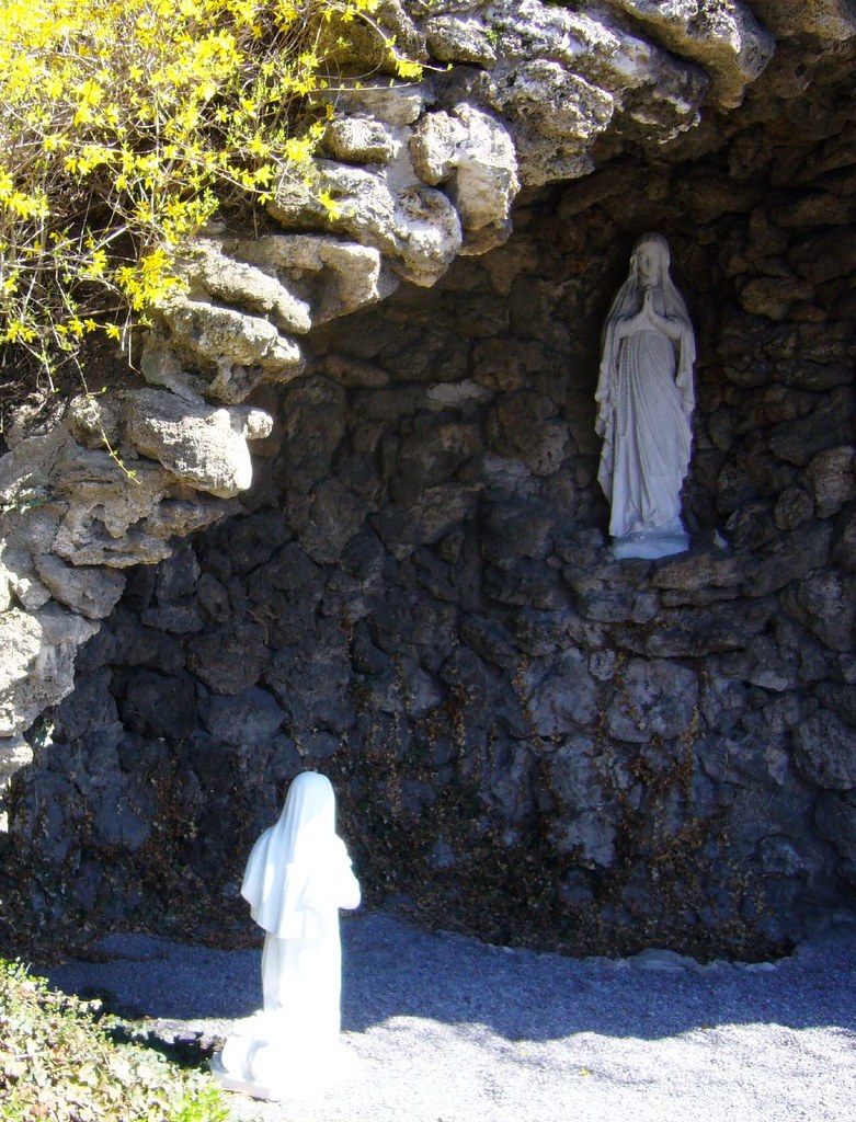 P10203721 Lourdes Grotto, Duquesne University urbandispute Flickr